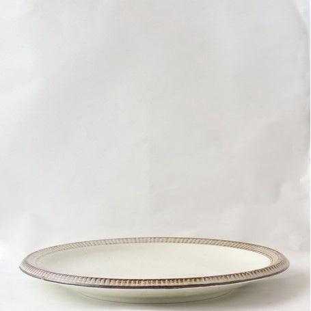 日本製 邊緣十草 陶瓷白盤 24cm|日式餐盤 陶瓷餐盤 圓盤 盤子 - 富士通販