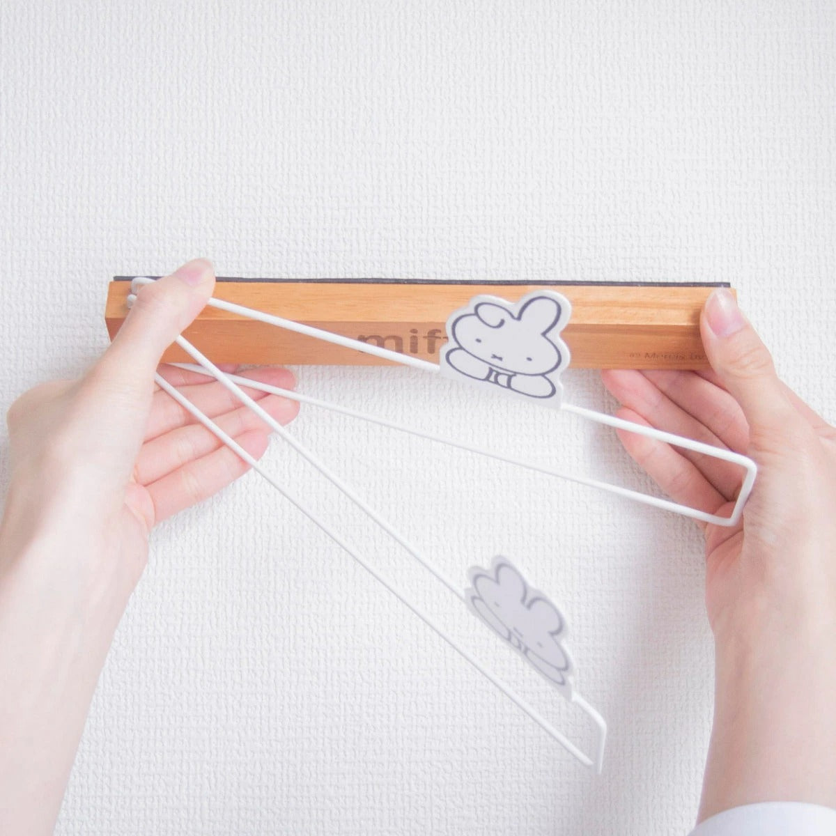日本 miffy 米飛兔 磁吸折疊擦手巾毛巾掛架|可折疊 廚房吊掛架 毛巾架 抹布架