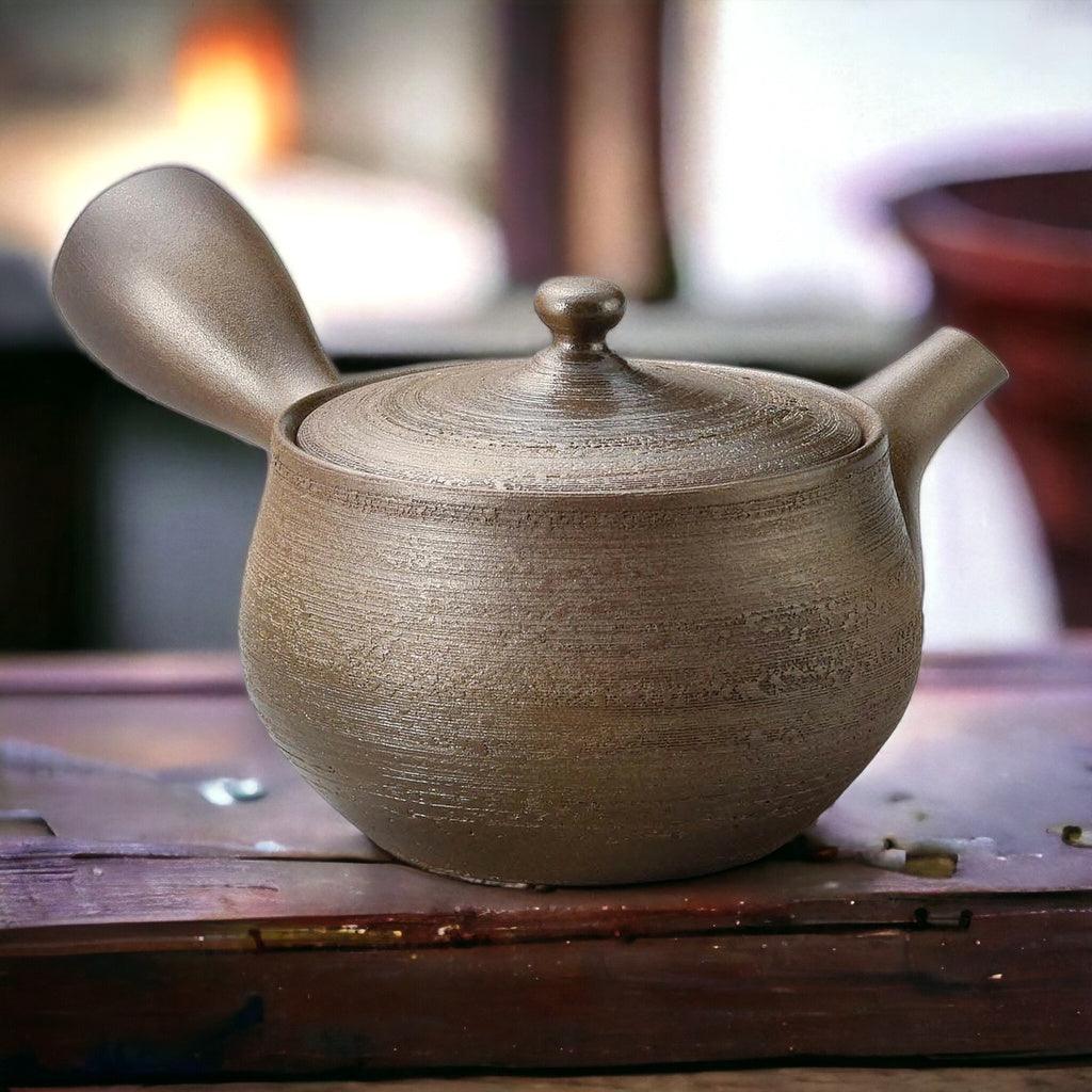 日本製 常華燒 人水黑土窯變松皮 側把壺|陶瓷茶壺 泡茶壺 - 富士通販