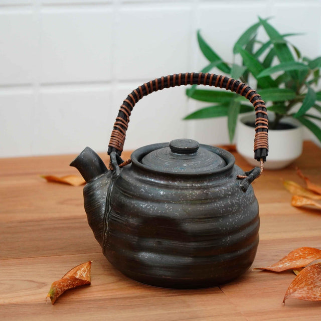 日本製 BLUT'S rokuro 六魯 黑鐵 陶瓷茶壺｜1800cc - 富士通販