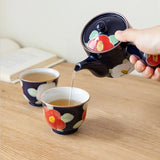 日本製 有田燒 手繪釉彩紅色椿花茶具3入組 側把茶壺 茶杯｜泡茶壺 陶瓷茶杯 入厝禮盒