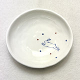 日本製 rokuro 六魯 兔子圖樣橢圓造型陶瓷碗 200ml｜沙拉碗 甜點碗 水果碗 陶瓷餐具 盤子