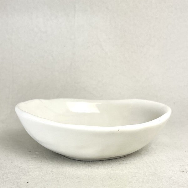 日本製 rokuro 六魯 兔子圖樣橢圓造型陶瓷碗 200ml｜沙拉碗 甜點碗 水果碗 陶瓷餐具 盤子